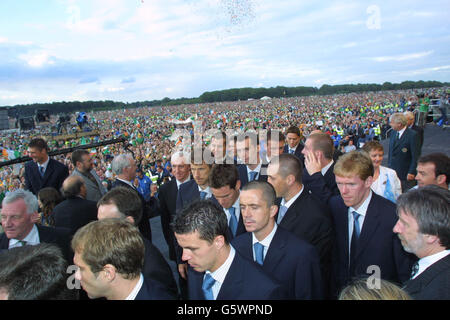 Ritorno della squadra irlandese della Coppa del mondo. La squadra di calcio della Repubblica d'Irlanda sul palco a Pheonix Park, Dublino, dopo il ritorno dalla Coppa del mondo. Foto Stock