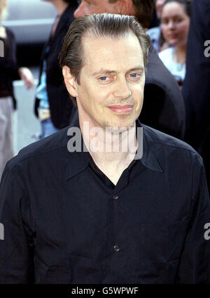 L attore Steve Buscemi arriva alla prima mondiale di M srl Deeds a