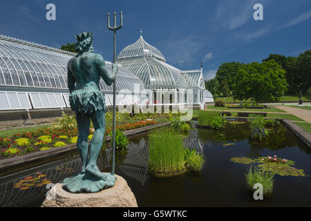 Statua di Nettuno giardino acquatico PHIPPS CONSERVATORIO VITTORIANO (©Signore & BURNHAM 1893) GIARDINO BOTANICO PITTSBURGH PENNSYLVANIA USA Foto Stock