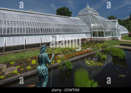 Statua di Nettuno giardino acquatico PHIPPS CONSERVATORIO VITTORIANO (©Signore & BURNHAM 1893) GIARDINO BOTANICO PITTSBURGH PENNSYLVANIA USA Foto Stock