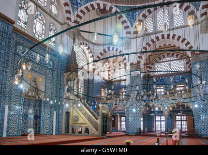 Interno del XVI secolo. Rustem Pasha moschea, Tahtakale, Istanbul, Turchia Foto Stock