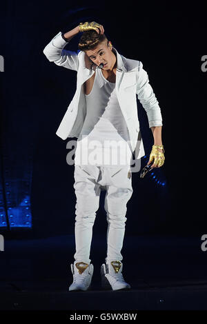 Justin Bieber in concerto - Birmingham. Justin Bieber si esibisce al NIA durante la tappa di Birmingham del suo UK Tour. Foto Stock