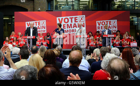 (Da sinistra) Primo Ministro del Galles Carwyn Jones, scozzese leader del partito laburista Dugdale Kezia, leader del partito laburista Jeremy Corbyn e sindaco di Londra Sadiq Khan frequentare un lavoro UE nel rally di Kings Cross, London, il giorno prima di quello che promette di essere un coltello votare la Gran Bretagna è l' adesione all' Unione europea. Foto Stock