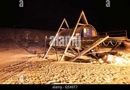 Lo skilift con nastro di polizia intorno al centro sciistico di Lecht vicino a Tomintoul, Aberdeenshire, dopo un incidente di skilift questo pomeriggio. Foto Stock