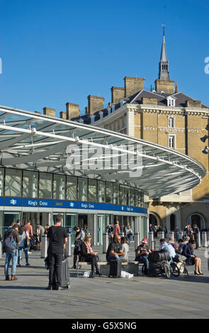 Viste di esterni di Kings Cross per stazione ferroviaria di Londra, Regno Unito Foto Stock