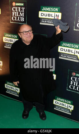 Danny Devito arriva alla Mansion House di Dublino per una proiezione speciale DI LA Confidential come parte del Jameson Dublin Film Festival. Foto Stock