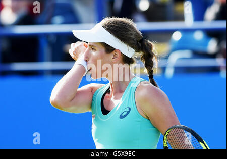 La Gran Bretagna è Johanna Konta reagisce come lei batte Lesia Tsurenko dell'Ucraina nel loro secondo round in abbinamento al Aegon torneo internazionale di tennis in Devonshire Park a Eastbourne. Giugno 21, 2016. Simon Dack / immagini con teleobiettivo Foto Stock