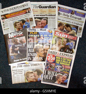 Una selezione delle prime pagine della stampa nazionale britannica che mostra la loro copertura della sconfitta inglese del 2-1 da parte del Brasile nella loro partita finale di Coppa del mondo. Foto Stock
