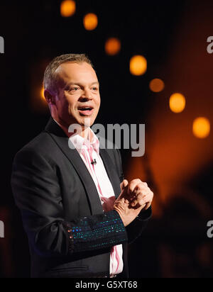 Ospita Graham Norton durante le riprese del Graham Norton Show presso i London Studios, che saranno trasmesse venerdì 1 marzo. Foto Stock