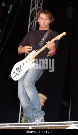 Bush/Gavin Rossdale si esibisce al Glastonbury Festival 2002 a Somerset. Foto Stock