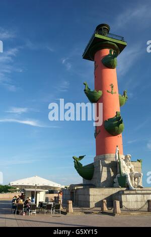 Colonna rostrale, Strelka della Isola Vasilievsky, San Pietroburgo, Russia Foto Stock