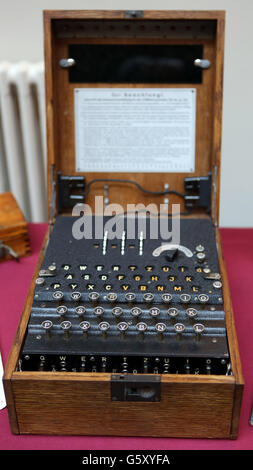 Una macchina Enigma parte di una mostra presso la Mansion House, Bletchley Park a Milton Keynes, Buckinghamshire. Foto Stock