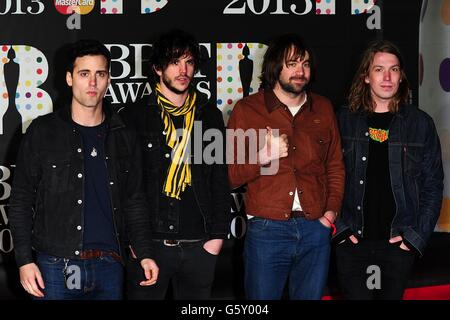 (Da sinistra a destra) Freddie Cowan, Pete Robertson, Justin Young e Arni Arnason dei vaccini in arrivo per i 2013 Brit Awards alla O2 Arena di Londra. Foto Stock