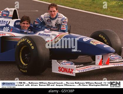 Motor Racing - Williams lancio Renault. La nuova Williams Rothmans Renault FW 18 ad Estoril con i piloti Damon Hill (in cabina di pilotaggio) e Jacques Villeneuve Foto Stock