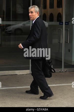 Il Segretario Generale dell'Irish Nurses and Midwives Organisation Liam Doran arriva per una riunione dei sindacati di prima linea a Croke Park a Dublino per discutere di retribuzione e condizioni. PREMERE ASSOCIAZIONE foto. Data immagine: Giovedì 28 febbraio 2013. Vedere PA storia POLITICA Pay. Il credito fotografico deve essere: Niall Carson/PA Wire Foto Stock