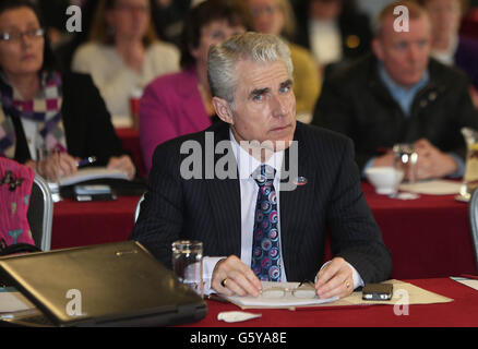 Segretario generale dell'Irish Nurses and Midwives Organisation Liam Doran durante una riunione dei sindacati di prima linea a Croke Park a Dublino per discutere di retribuzione e condizioni. Foto Stock