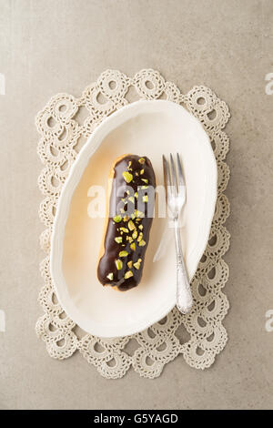 Pistacchio cioccolato eclair Foto Stock