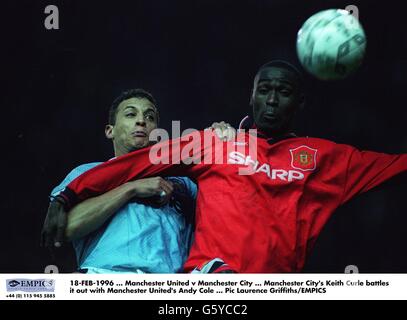 Keith Curle di Manchester City lo affronta con Manchester United Andy Cole Foto Stock