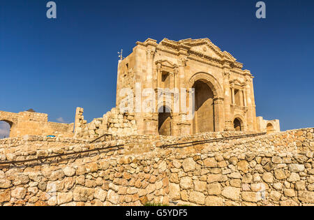 Porta di Adriano in Jerash rovine romane in Giordania Foto Stock