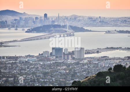 Tramonto su San Francisco, come si vede da Berkeley Hills Foto Stock