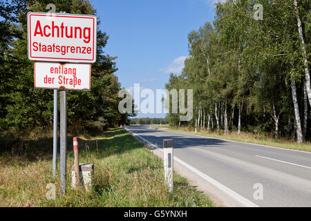 Nagelberger Strasse, strada sul confine tra Austria e Repubblica ceca vicino Gmuend, Waldviertel, Foresta trimestre Foto Stock