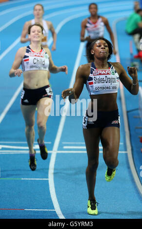 Il Perri Shakes-Drayton della Gran Bretagna finisce prima davanti al britannico Eilidh Child che è venuto al secondo posto nei 400 metri donne durante il terzo giorno dei Campionati europei indoor alla Scandinavium Arena di Goteborg, Svezia. Foto Stock