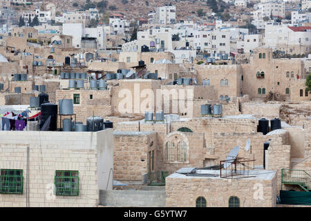 Hebron Città Vecchia. I palestinesi sono stati rimossi dalle loro case e la città vecchia è occupata da coloni ebrei protetti da IDF. Foto Stock