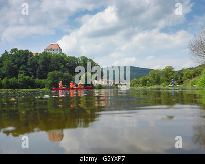 Fiume Regen, Stefling Castello, rematori, Nittenau, in Germania, in Baviera, Baviera, Oberpfalz, Palatinato superiore Foto Stock