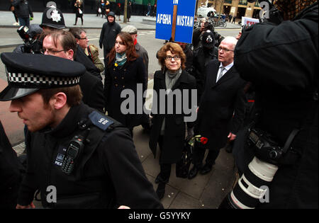 Vicky Pryce arriva al Southwark Crown Court di Londra, dove sarà condannata per aver pervertito il corso della giustizia. Foto Stock