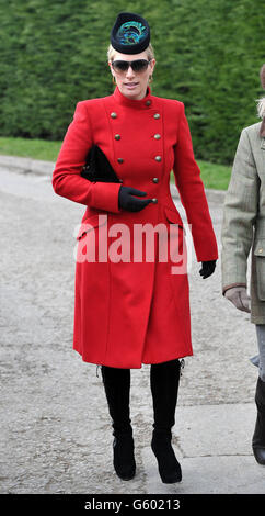 Corse di cavalli - 2013 Festival di Cheltenham - giorno due - Ippodromo di Cheltenham. Zara Phillips arriva per la festa delle Signore al Cheltenham Festival del 2013 all'ippodromo di Cheltenham, Gloucestershire. Foto Stock