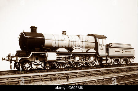 Caerphilly Castle, Great Western Railway "Castle Class" - probabilmente anni '1920 Foto Stock