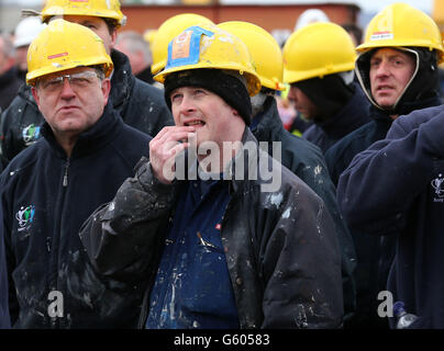 Tipo 45 cacciatorpediniere di Duncan lascia Scotstoun Foto Stock