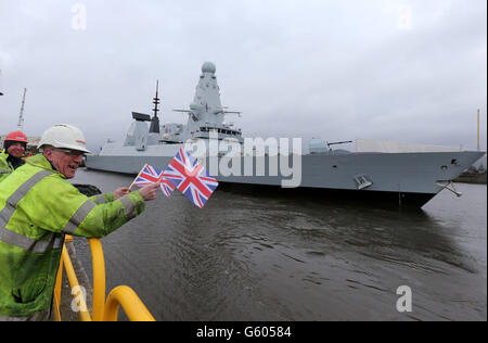 Tipo 45 cacciatorpediniere di Duncan lascia Scotstoun Foto Stock