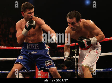 Boxing - VACANTE IBF Intercontinental Middleweight Championship - Darren Barker v Simone Rotolo - Wembley Arena Foto Stock