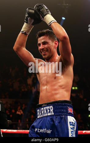 Boxing - VACANTE IBF Intercontinental Middleweight Championship - Darren Barker v Simone Rotolo - Wembley Arena Foto Stock