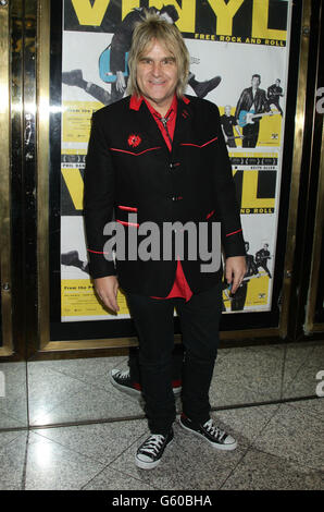 'Vinyl' Gala Screening - Londra. Mike Peters arriva per la proiezione di gala di Vinyl, presso l'Empire Leicester Square nel centro di Londra. Foto Stock