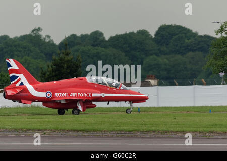 RAF frecce rosse jet Hawk preparando per prendere il via a Biggin Hill Aeroporto in Kent Foto Stock