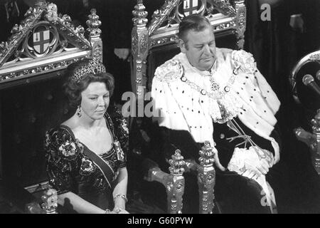 Royalty olandese - la regina Beatrice dei Paesi Bassi e il Sir Anthony Jolliffe - Guildhall - Londra Foto Stock