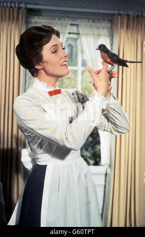 Una scena del film Disney 'Cary Poppins' (1964) con Julie Andrews. Foto Stock