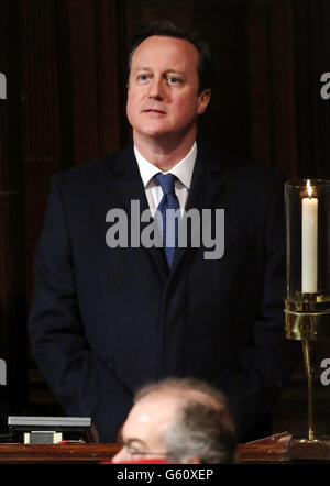 Il primo Ministro David Cameron, assiste ad un servizio di intronizzazione per l Arcivescovo di Canterbury, il Reverendissimo Justin Welby, all interno della Cattedrale di Canterbury, nel Kent. Foto Stock