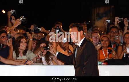 L'attore Tom Hanks arriva per la prima del suo nuovo film 'Road to perdition' della 5nona edizione del festival cinematografico di Venezia al Lido di Venezia, Venezia. Foto Stock