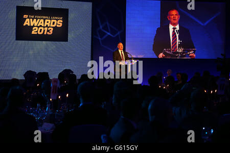 Calcio - la Lega di Calcio Awards 2013 - la Birreria - Londra. Il presidente della Football League Greg Clarke parla in camera durante i Football League Awards Foto Stock