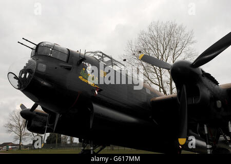 Vista generale di un bombardiere Lancaster a RAF Coningsby, Lincolnshire. PREMERE ASSOCIAZIONE foto. Data immagine: Giovedì 21 marzo 2013. Guarda la storia di difesa di PA Dambusters. Il credito fotografico dovrebbe essere: Joe Giddens/PA Wire Foto Stock