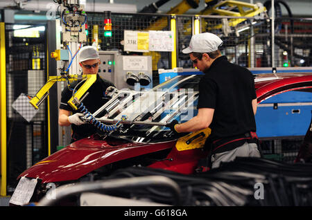 Cameron visite fabbrica Nissan Foto Stock