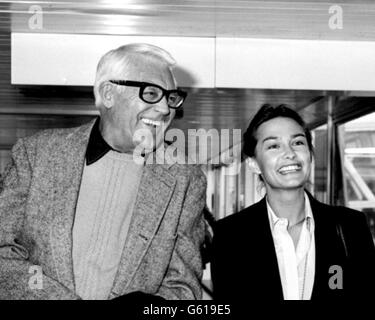 Cary Grant con la sua nuova moglie Foto Stock