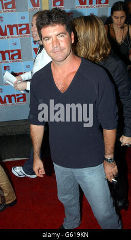 Pop Idol giudice Simon Cowell in arrivo al MTV Video Music Awards, radio City Music Hall, New York, USA. Foto Stock