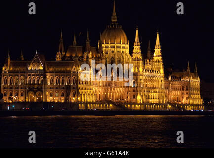 Vista notturna di Budapest il Parlamento Foto Stock