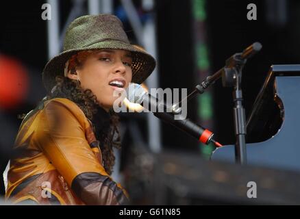 Alicia Keys si esibisce sul palco durante il concerto della Grande Domenica di radio One a Victoria Park, Leicester. Foto Stock