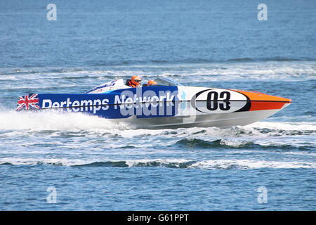 La rete Pertemps Team durante la cerimonia inaugurale Scottish Grand Prix del mare, tenutasi a Greenock sul Firth of Clyde. Foto Stock