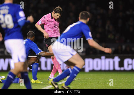 Calcio - Npower Football League Championship - Leicester City / Birmingham City - King Power Stadium. Nikola Zigic (centro) della città di Birmingham segna il suo obiettivo Foto Stock